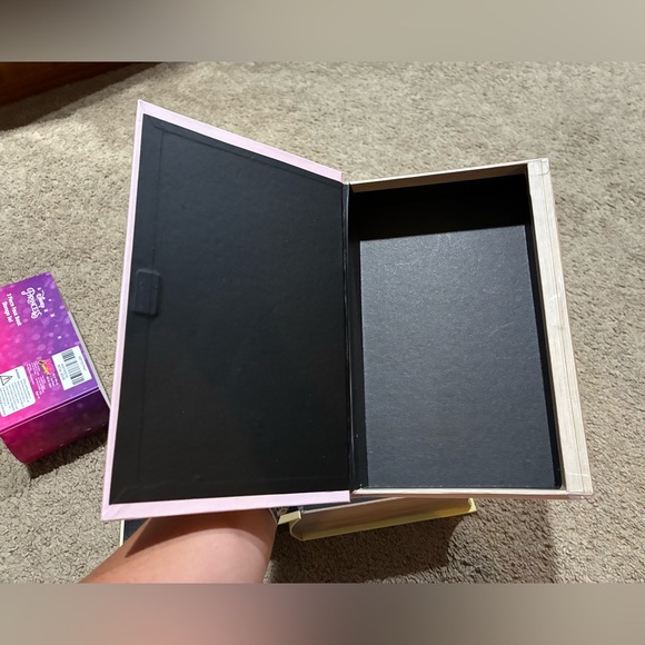 Disney Princess Beauty and the Beast 2 Piece Faux Book Storage Box Set - Picture 9 of 16